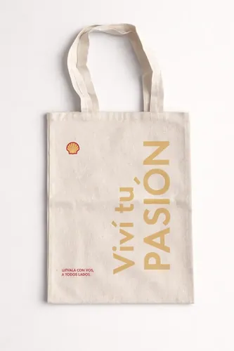 Bolsa de tela con el logo de Shell y la frase Viví tu Pasión